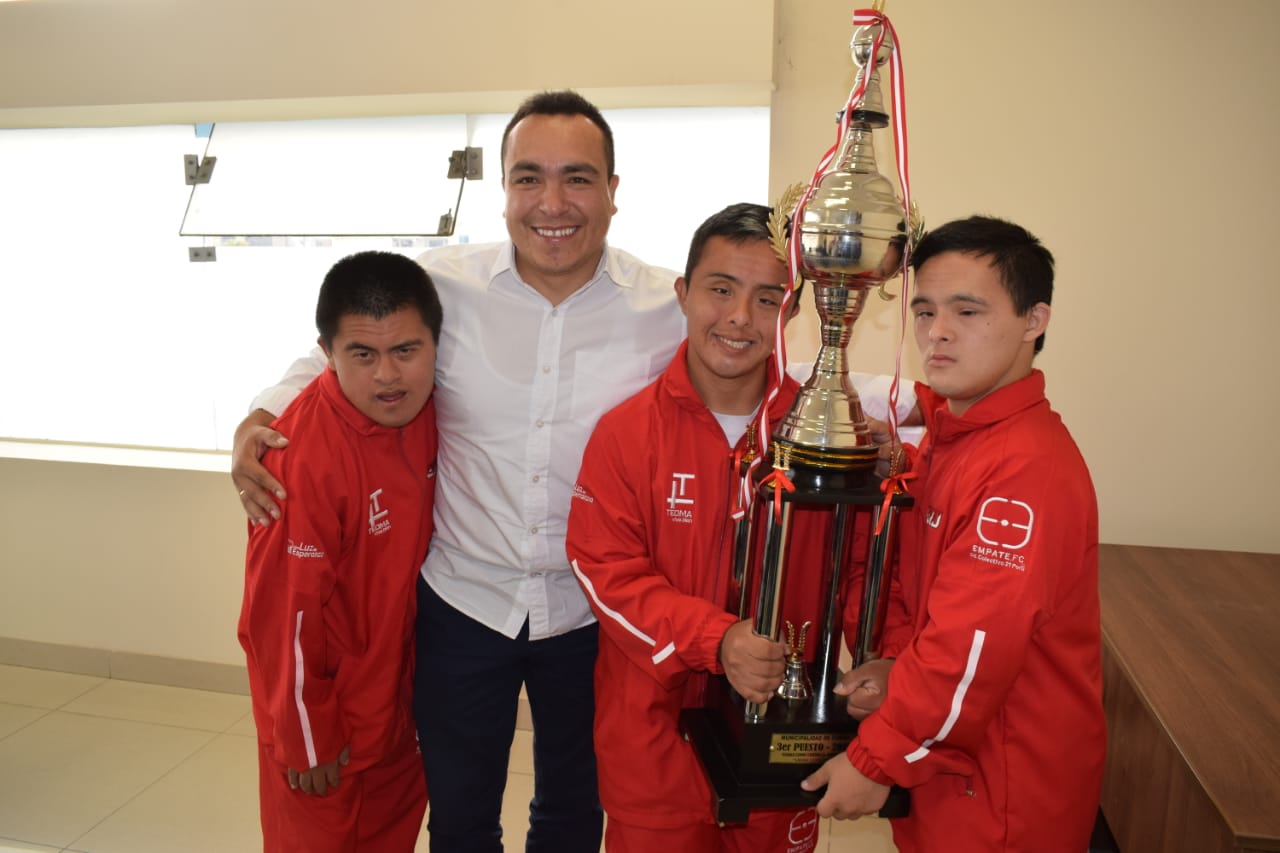 Seleccionado peruano de Fútsal, con habilidades diferentes, recibe apoyo de la comuna de Comas.