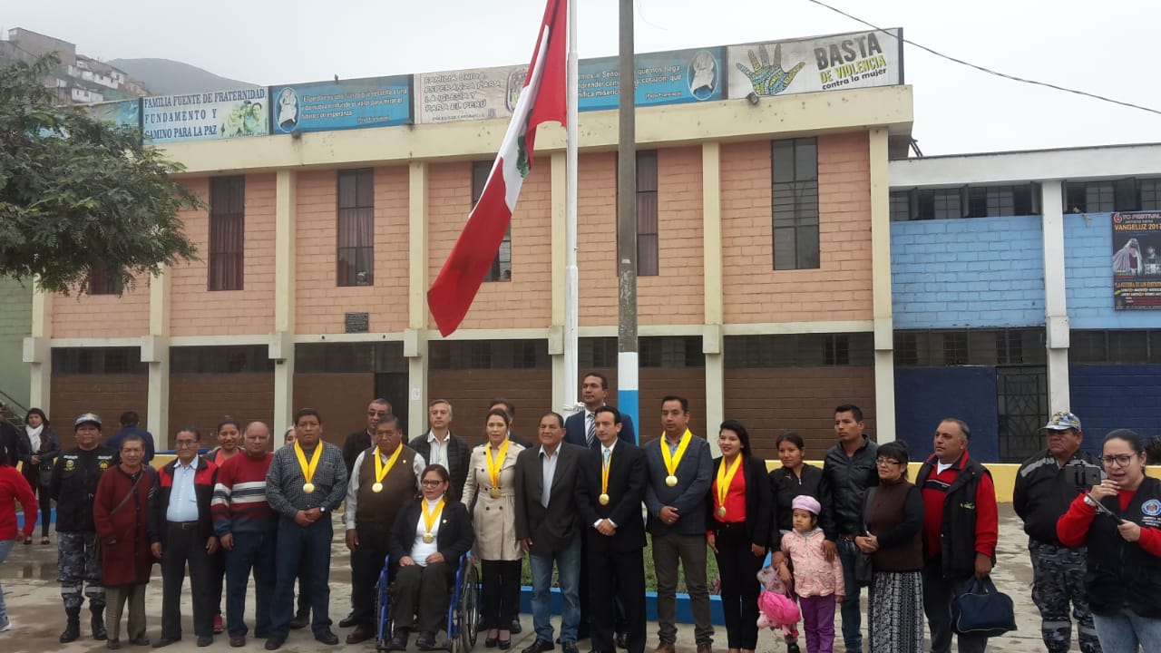 EN EMOTIVA CEREMONIA SE IZÓ EL PABELLÓN NACIONAL EN VILLA SEÑOR DE LOS MILAGROS