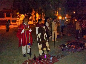 Con Pachamama dan vida a huaca el Retablo en Comas.