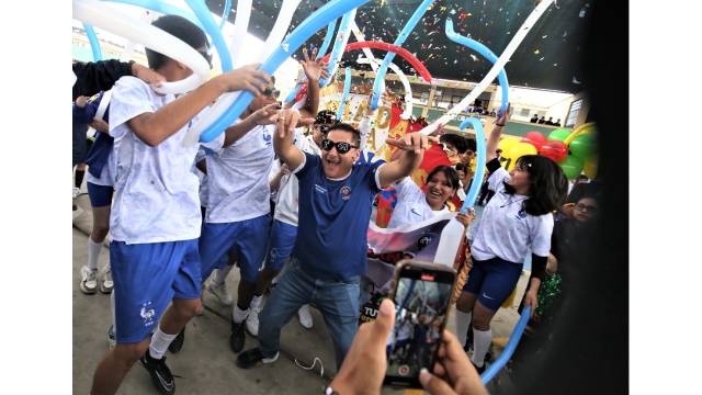 ALCALDE PARTICIPÓ EN LA INAUGURACIÓN DE LAS OLIMPIADAS DEL COLEGIO SINCHI ROCA – COMAS