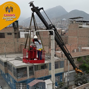 LIMPIANDO 45 CÁMARAS DE VIDEO VIGILANCIA DE LAS 265 INSTALADOS EN TODO EL DISTRITO 