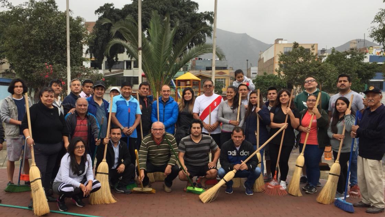ALCALDE Y VECINOS TRABAJAN PARA EMBELLECER PARQUES Y JARDINES DE COMAS