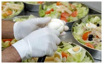 Charlas de manipulación de alimentos para evitar enfermedades diarreicas en consumidores