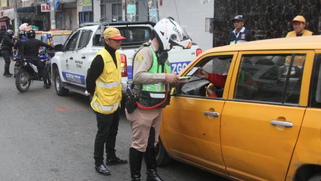 MEGA OPERATIVO PARA COMBATIR MALOS CONDUCTORES DE COMBIS PIRATAS, COLECTIVEROS E INDOCUMENTADOS