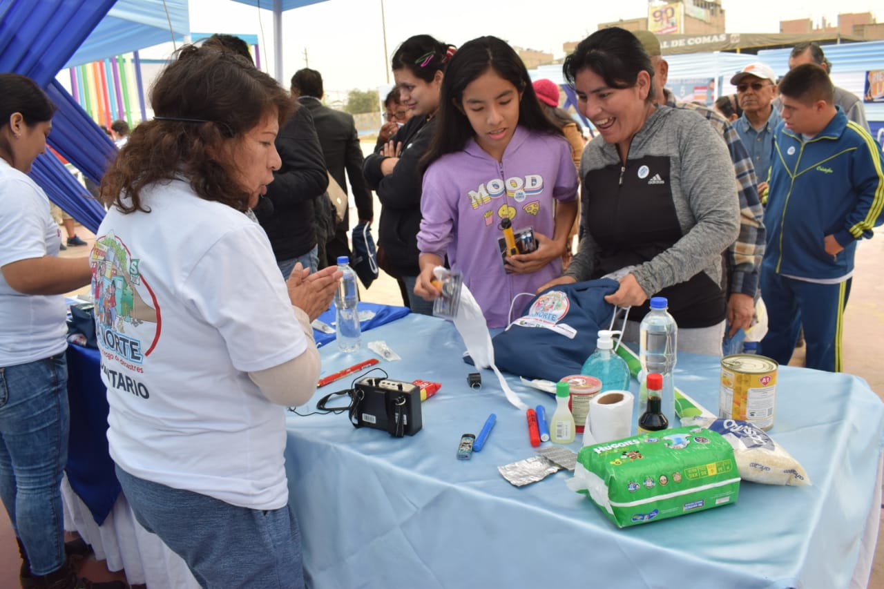 Vecinos de Comas, aprendieron con juegos a cómo reaccionar en caso de producirse un terremoto o sismo.