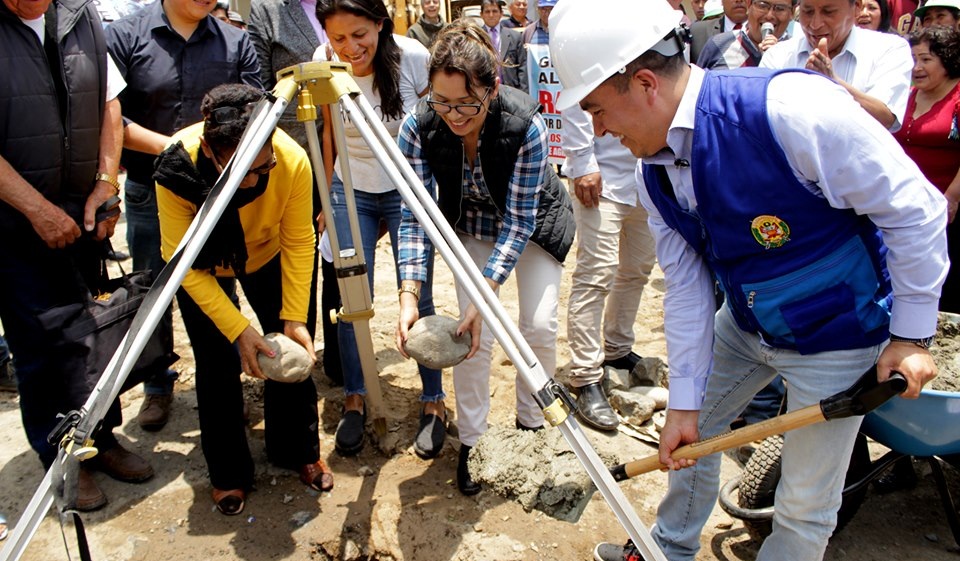 Alcalde Raúl Díaz, inició construcción de pistas y veredas en pueblo joven Año Nuevo