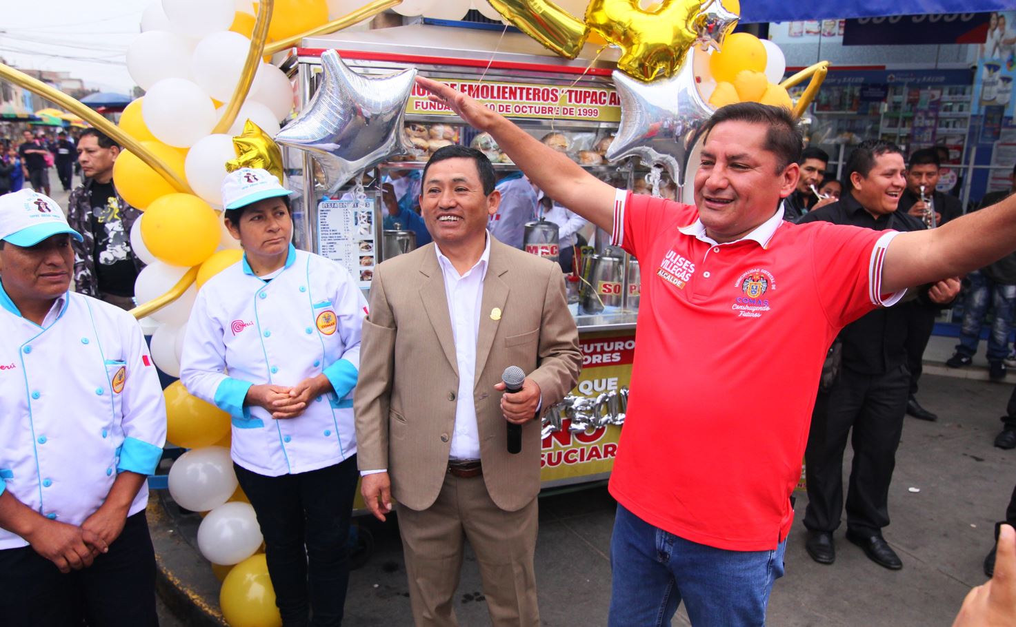 ALCALDE DE COMAS CELEBRÓ EL 24 ANIVERSARIO DE LA ASOCIACIÓN DE EMOLIENTEROS TÚPAC AMARU