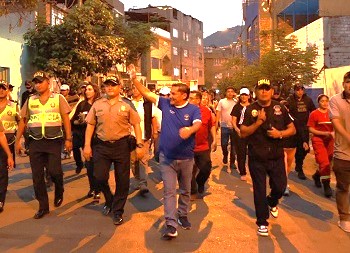 ALCALDE, COMISARIOS, JUNTAS VECINALES PARTICIPARON DE LA PRIMERA CAMINATA POR LA SEGURIDAD CIUDADANA EN COMAS