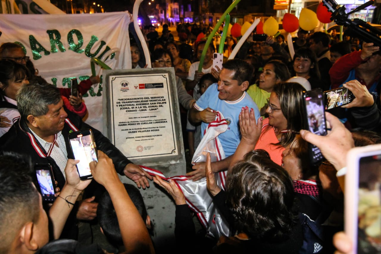  ULISES VILLEGAS ENTREGÓ 13 CUADRAS DE PISTAS Y VEREDAS DE  CONCRETO MASISO A LOS VECINOS DE LA URB. SAN FELIPE 