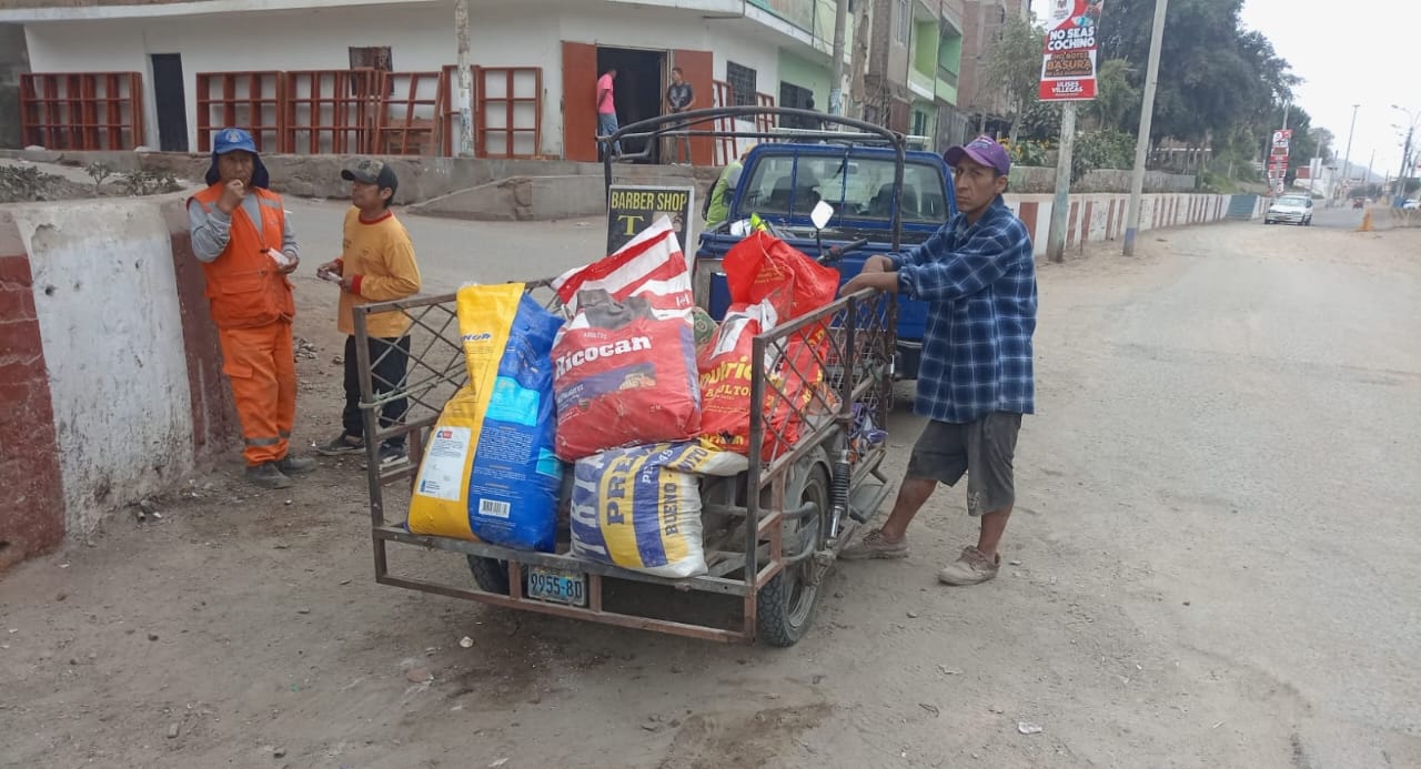 INTERVIENEN A SUJETO QUE ARROJABA DESMONTE EN LA AV. TÚPAC AMARU COMAS