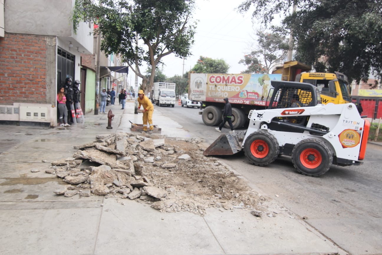 NUESTRO ALCALDE RECUPERÓ LOS ESPACIOS PÚBLICOS EN LA AV. ROSA DE AMÉRICA 