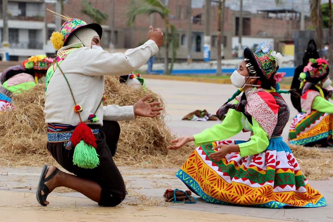 COMAS SIGUE CELEBRANDO 59 AÑOS DE CREACIÓN CON DANZAS DEL PERÚ PROFUNDO