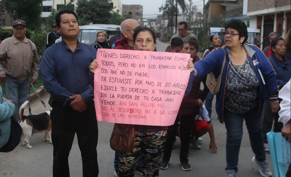 VECINOS IMPIDEN RETOMA DEL COMERCIO INFORMAL EN SAN FELIPE