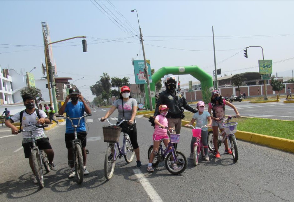 CONTINÚA PRÁCTICA DEPORTIVA Y RECREATIVA EN AVENIDA EL RETABLO DE COMAS